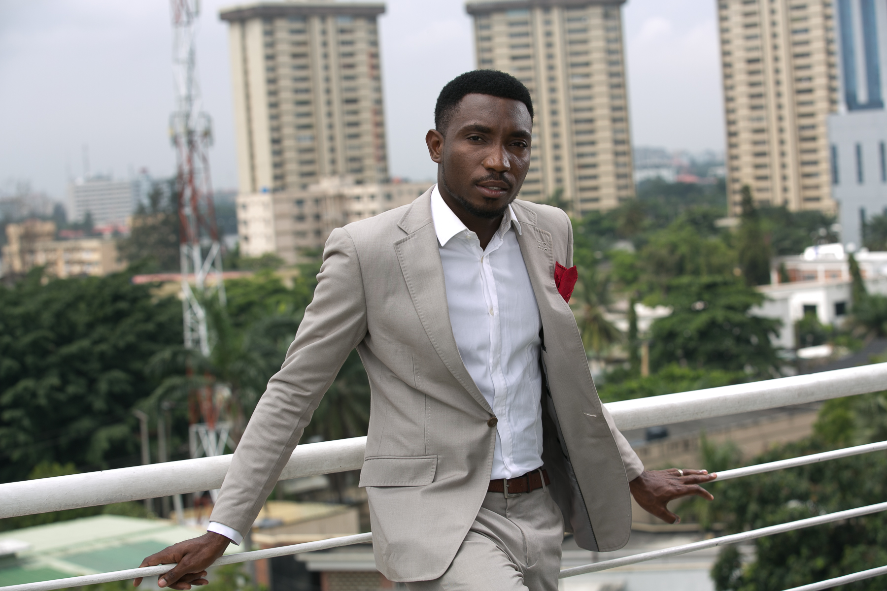 Play video "Timi Dakolo - Iyawo Mi Official Video". 