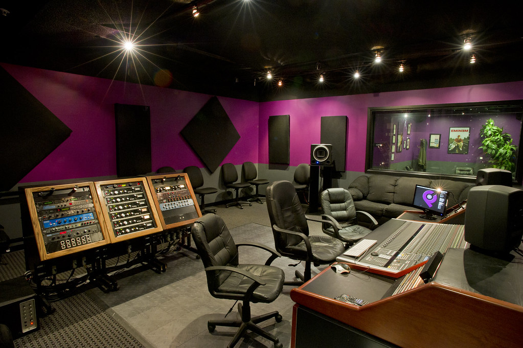 Music Producer Schools - Top 12 By Rating - United States | Tuition, Location, Program Website, 
